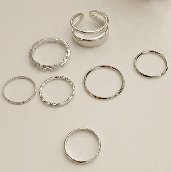 0592317b28b9402dbb1db18870b0927 Golden/Sliver Minimalist Stacking Rings Set – 5 Pieces