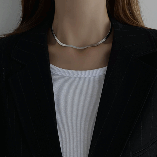 4eded6411056cc568af3ef4af4680e3 Velvet Glow Snake Chain Necklace