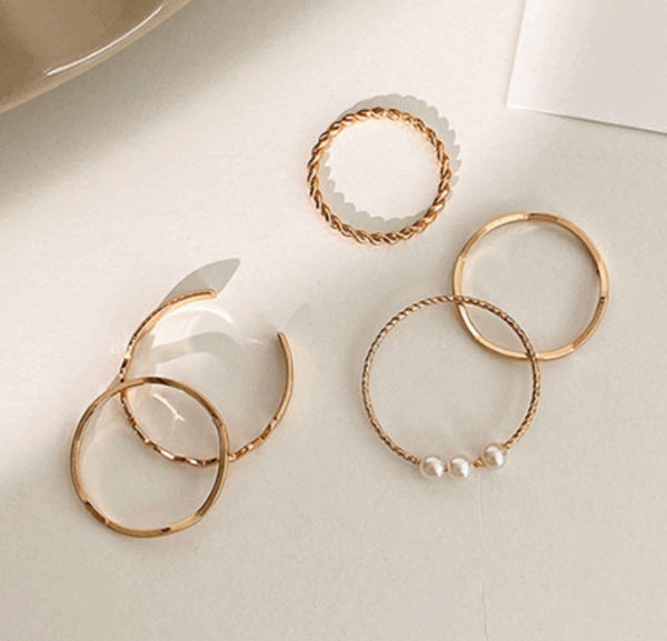 83a42fd9c44877adc9257135531432c Golden/Sliver Minimalist Stacking Rings Set – 5 Pieces