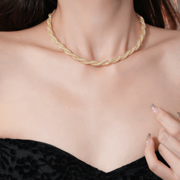 Lumière Twist Mesh Necklace