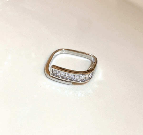 Baguette Curve Square Ring