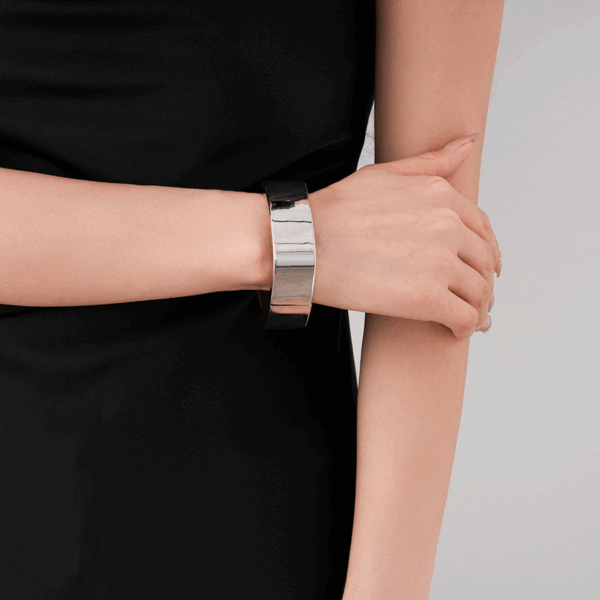 d8d0610cc66e812a07665e107d29cb1 Nova Square Bangle