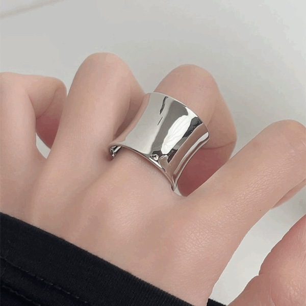 Vega Bold Wide Band Ring – Silver