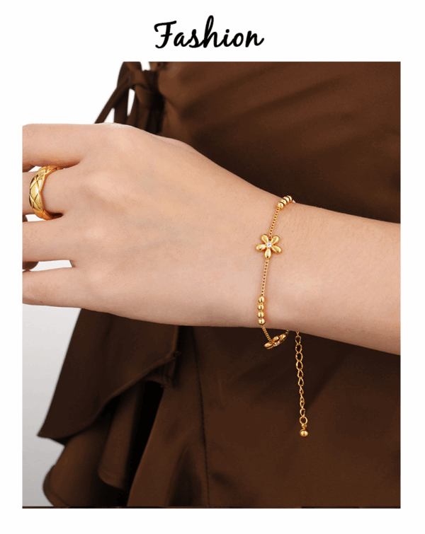 31bb57ea1b490fd0914ee9a94010492 Gold-Plated Daisy Charm Bracelet – Zircon Accent & Titanium Steel