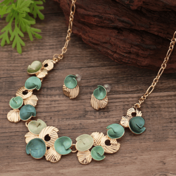 Asymmetrical Floral Necklace & Earrings Set – Hand-Painted Geometric Design
