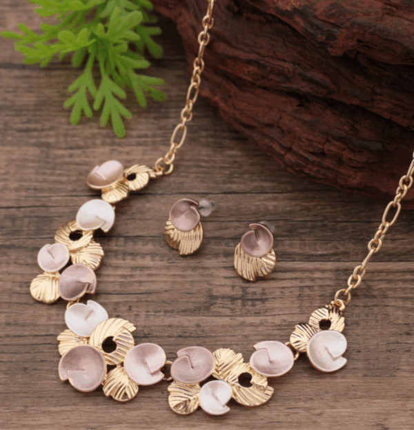 Asymmetrical Floral Necklace & Earrings Set – Hand-Painted Geometric Design